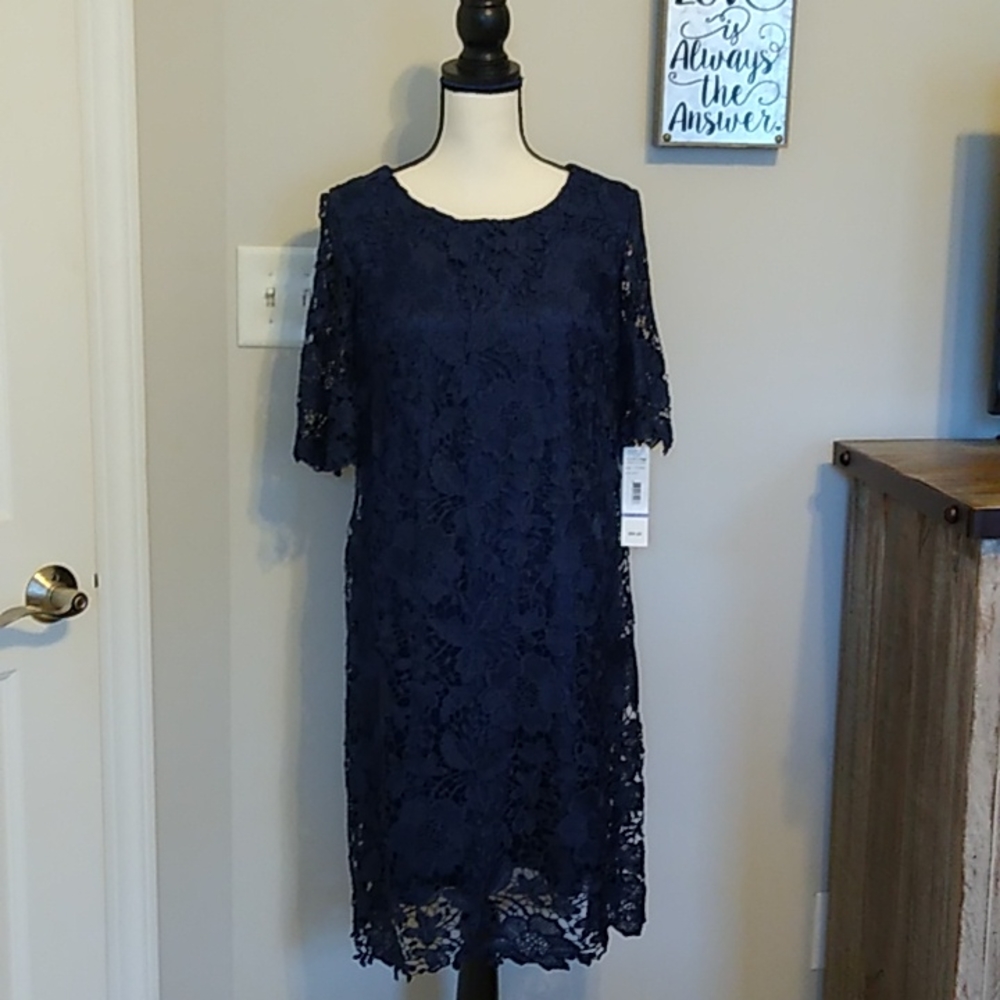 Nwt Madison Leigh lace Navy MIDI dress